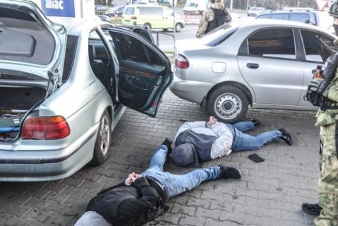 Tại quận Kiev, thành phố Odessa, 4 tên cướp đường phố bị bắt.