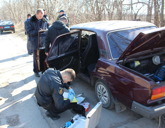 Tại ngoại ô Kharcov, một lái xe bị giết, xác bị bỏ lại trong xe.