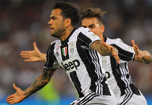 Dani Alves đồng ý hợp đồng hai năm với Man City