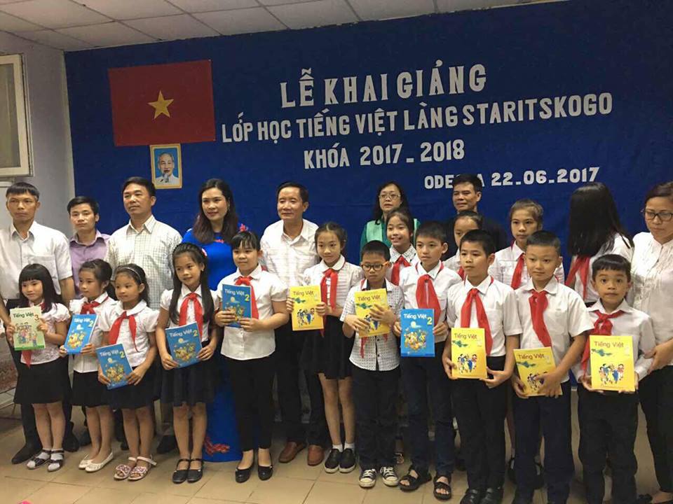 Lễ Khai giảng lớp học Tiếng Việt của làng Stariskogo