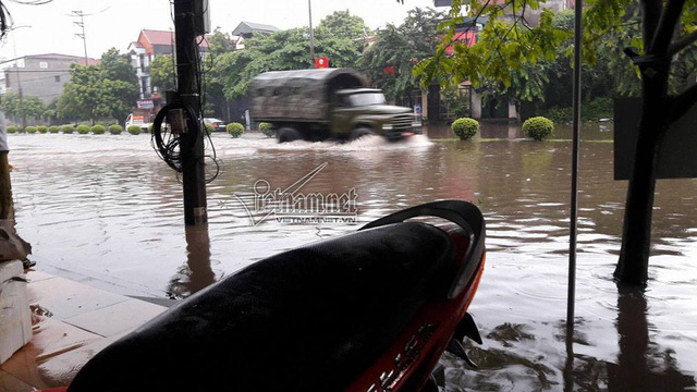 Mưa lớn, Thái Nguyên ngập mênh mông không còn thấy đường