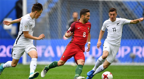 Ronaldo lại ghi bàn, Bồ Đào Nha vào bán kết với vị trí đầu bảng A