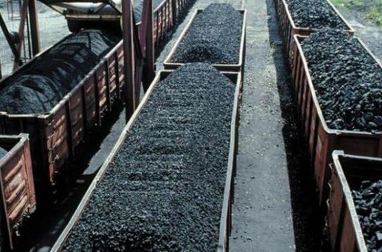 Ukraine mua 2 triệu tấn than của Mỹ