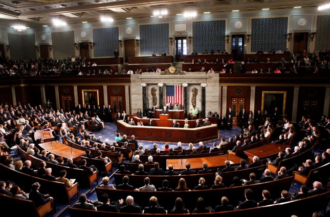 Nghị viện Mỹ thông qua quyết định cung cấp vũ khí cho Ukraine.