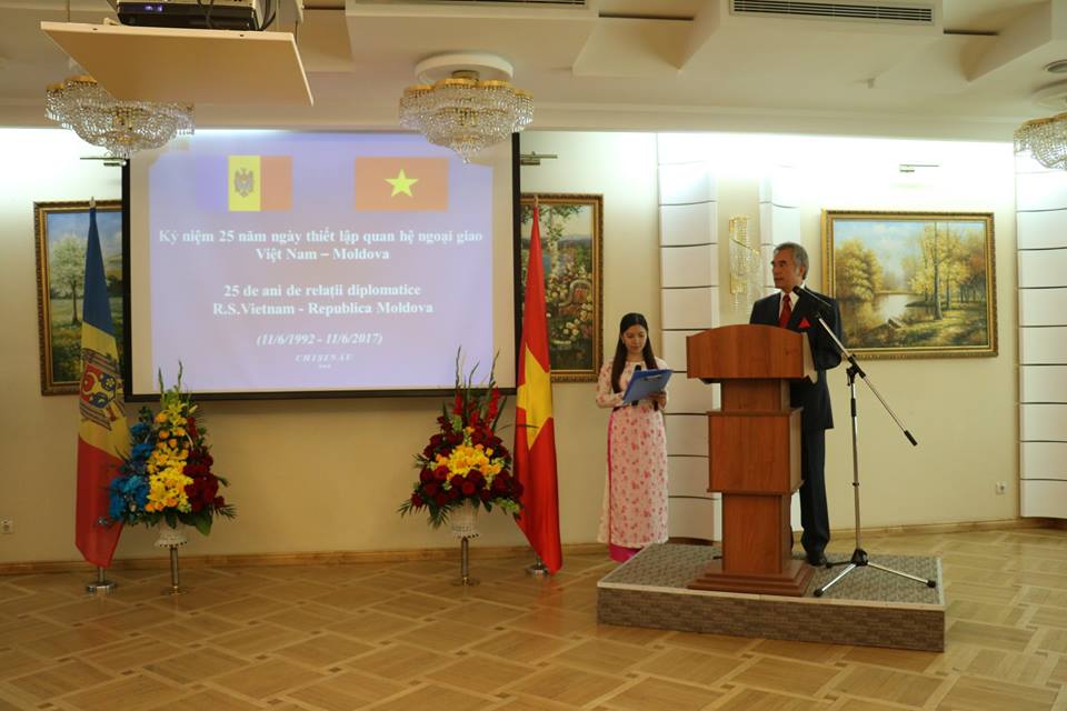 Đại sứ quán Việt Nam tại Ucraina và Moldova long trọng tổ chức lễ kỷ niệm 25 năm ngày thiết lập quan hệ ngoại giao giữa nước CHXHCN Việt Nam với Cộng hòa Moldova.