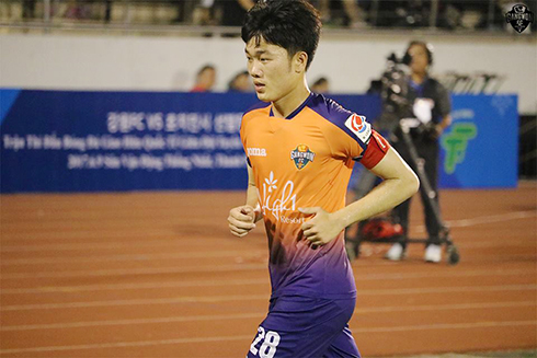 Xuân Trường lần đầu ra sân K-League trong màu áo Gangwon