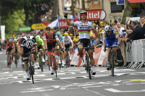 'Người khổng lồ xanh' đua nước rút ngoạn mục ở chặng 3 Tour de France 2017