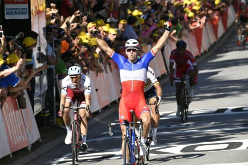 Khiến Cavendish gãy xương, Sagan bị loại khỏi Tour de France 2017