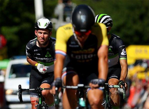 Khiến Cavendish gãy xương, Sagan bị loại khỏi Tour de France 2017
