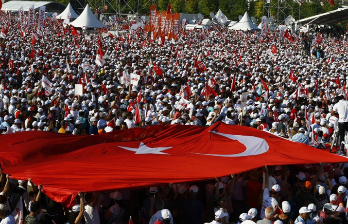 Tại Stambul Thổ nhĩ kỳ hàng chục ngàn người xuống đường biểu tình.