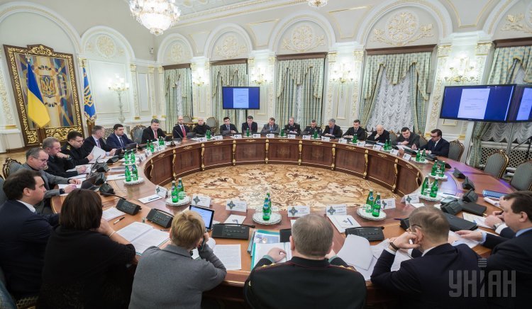 Hội đồng an ninh và quốc phòng Ukraine hoãn xem xét dự luật về bài trừ ngoại xâm tại Donbass.