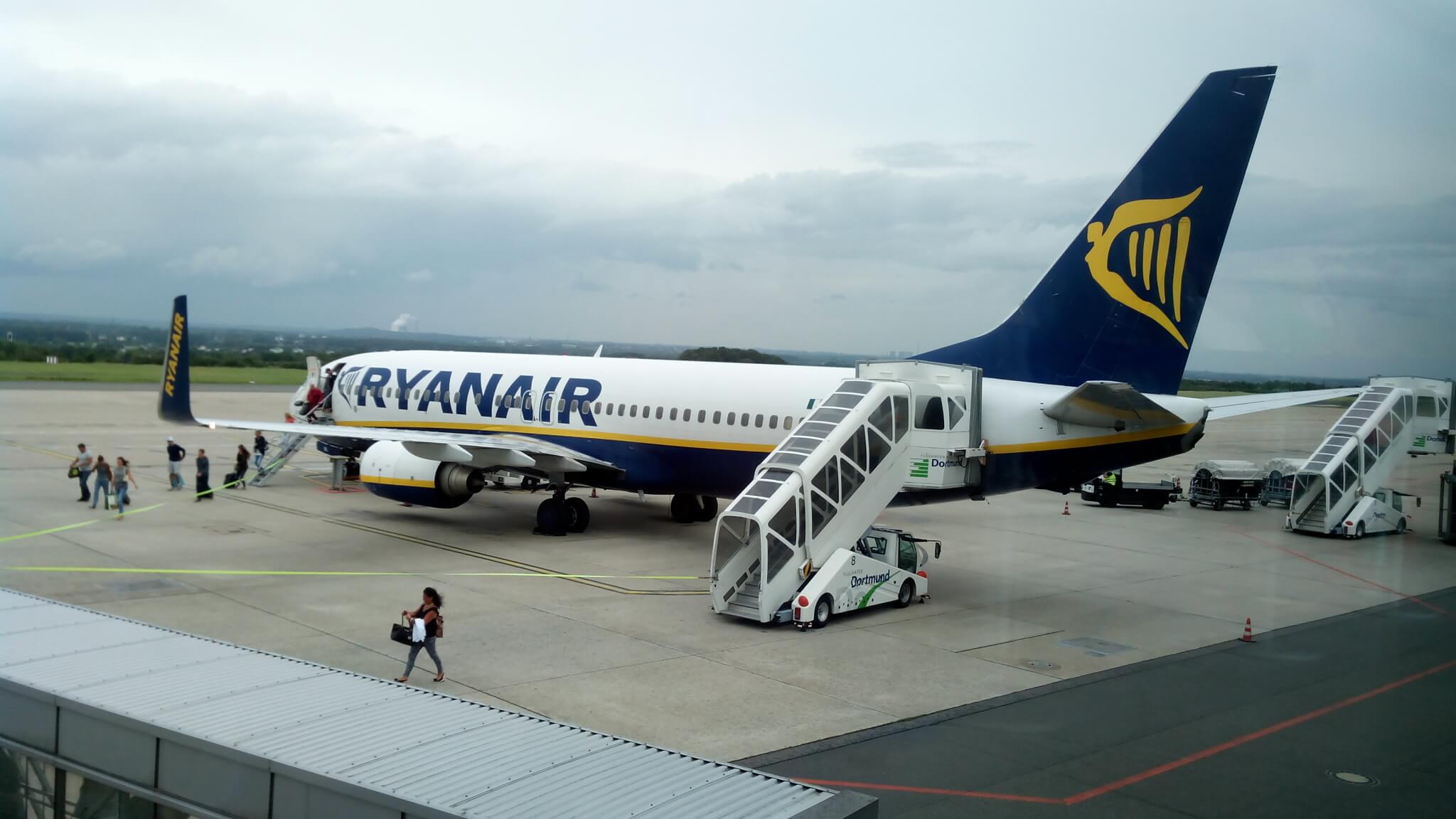 Hãng hàng không giá rẻ lớn nhất châu Âu Ryanair (Izlandia) ngừng bán vé các chuyến bay tại Ukraine.