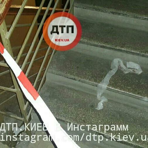 Bi kịch gia đình : Binh sĩ ATO tại Kiev chém chết vợ, sau đó tự vẫn.