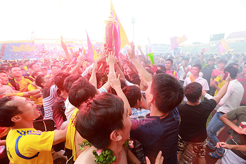 Nam Định trở lại V-League sau bảy năm vắng bóng