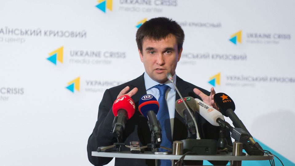 Ukraine quyết định không áp dụng chế độ visa đối với Nga.