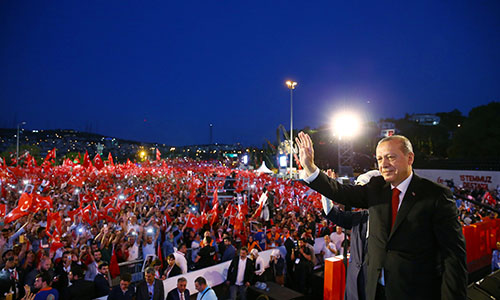 Tổng thống Thổ Nhĩ Kỳ dọa chặt đầu 'những kẻ phản bội'