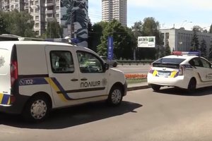 Tại Kiev, cảnh sát truy tìm hai tên cướp nguy hiểm có vũ khí.