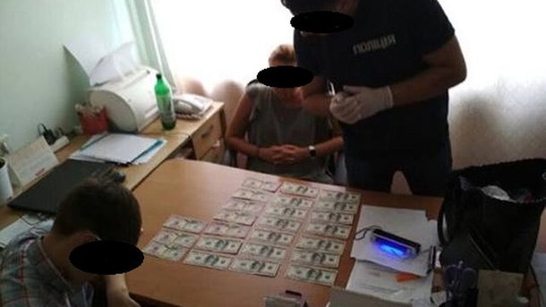 Tại Odessa, nữ cán bộ ủy ban hành chính quận Ovidiopol bị bắt vì nhận hối lộ.