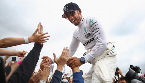 Hamilton đạt kỷ lục trên sân nhà, đuổi sát Vettel