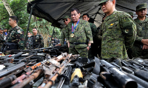 Tổng thống Philippines đích thân tới vùng chiến sự Marawi