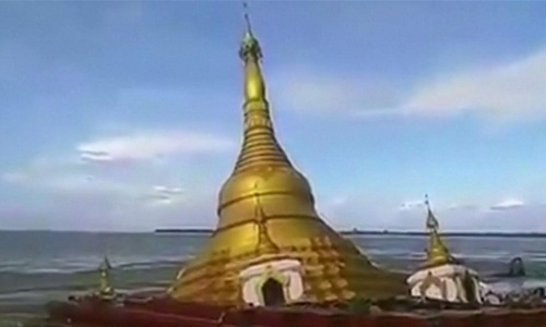 Lũ sông nhấn chìm chùa dát vàng ở Myanmar