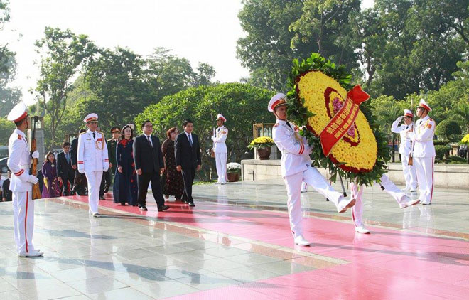 Lãnh đạo Đảng, Nhà nước và TP Hà Nội tưởng niệm các Anh hùng liệt sĩ