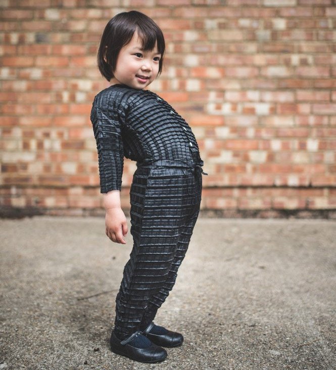 Phát minh mới: quần áo "lớn" cùng con trẻ