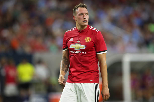 UEFA tiếp tục treo giò, phạt tiền cầu thủ MU