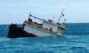 Nguy cơ tràn dầu từ con tàu bị đắm ở biển Thanh Hóa