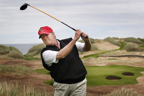 Cuộc khẩu chiến trong kỳ nghỉ của ông Trump