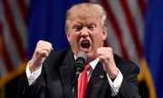 Cuộc khẩu chiến trong kỳ nghỉ của ông Trump