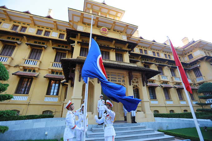 Lễ thượng cờ kỷ niệm 50 năm ASEAN tại Hà Nội