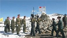 Căng thẳng gia tăng, Trung Quốc rút kiều dân khỏi Ấn Độ