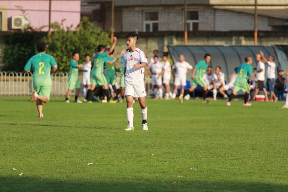 Trận đấu giữa FC Làng Sen và FC Liên quân center: Ấn tượng và đẹp mắt