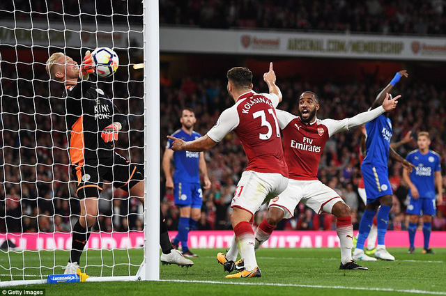 Arsenal 4-3 Leiscester: Bữa tiệc bàn thắng