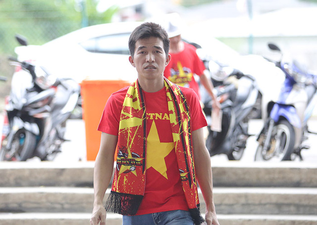 CĐV Việt Nam nhuộm đỏ khán đài tiếp lửa U22 Việt Nam