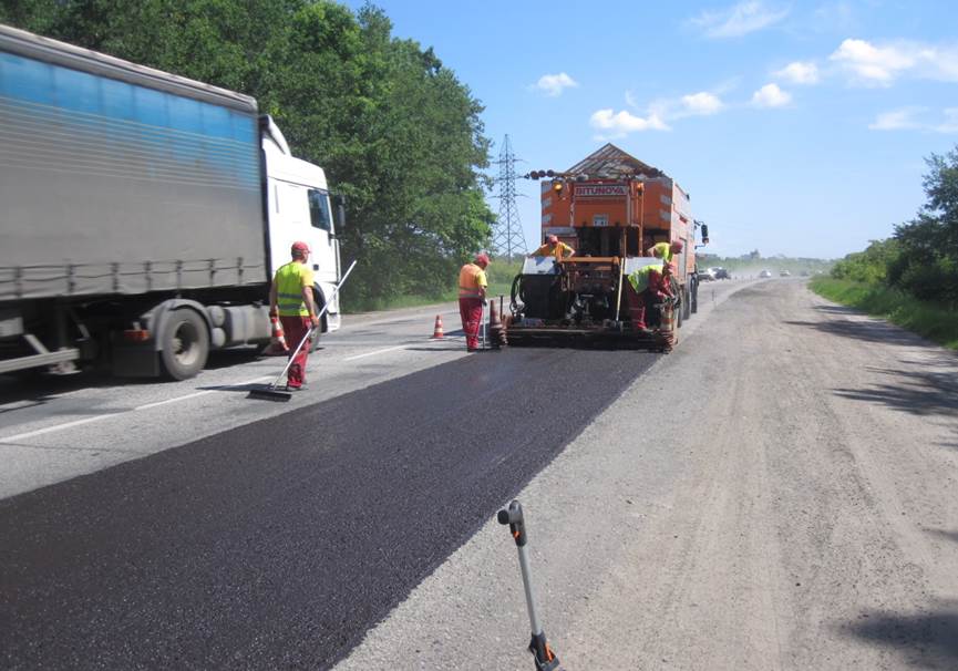 Levochkin: Với tiến độ hiện nay, Ukraine sẽ sửa xong đường trong vòng 195 năm.