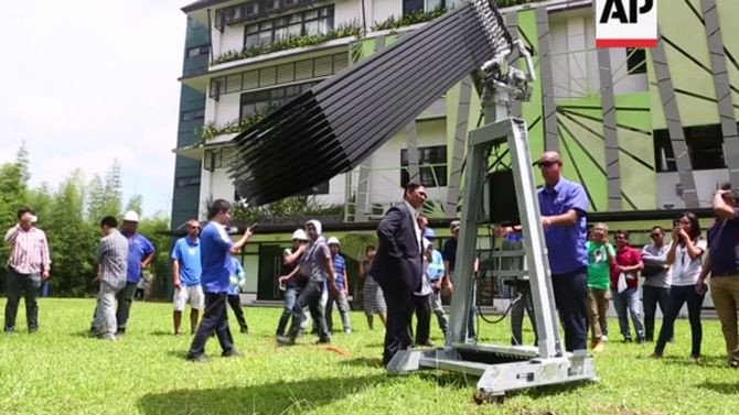 Hệ thống pin mặt trời khổng lồ có hình dáng như một bông hoa