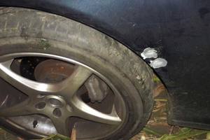 Tại ngoại ô Kiev, xe của lãnh đạo tổ chức xã hội " Avto Evro Silưi" bị bắn.