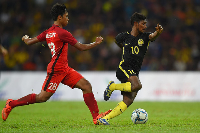 Ngược dòng hạ U22 Singapore, U22 Malaysia tiến sát bán kết