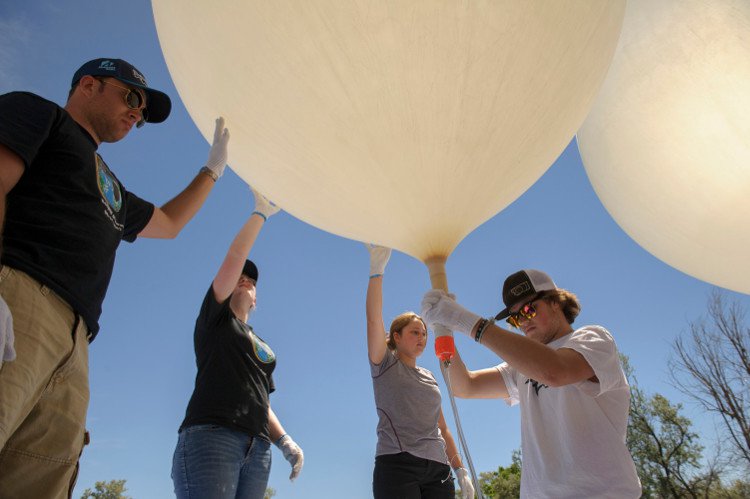 NASA thả bóng bay chứa vi khuẩn lên không trung vào sự kiện Nhật thực tới