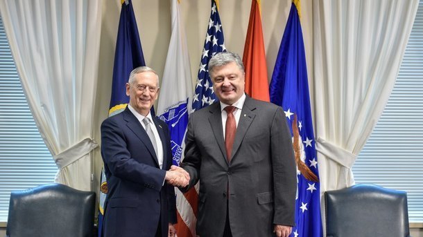 Porosenko tường thuật về chuyến thăm của Bộ trưởng quốc phòng Mỹ tới Ukraine.