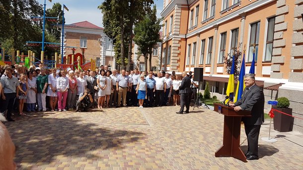 Porosenko: Y tế nông thôn Ukraine sẽ được nhận 4 tỷ gr.