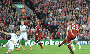 Ghi ba bàn trong 21 phút, Liverpool dự vòng bảng Champions League