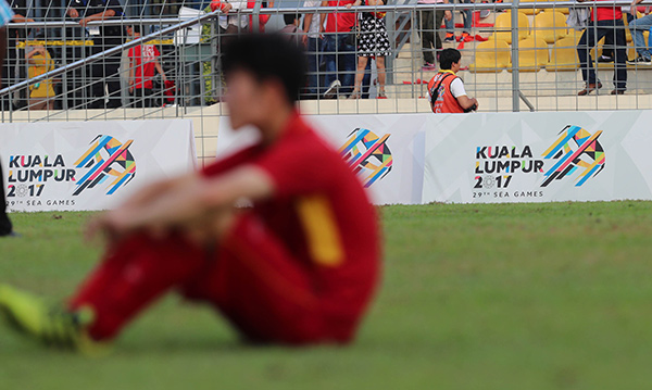 Thua thảm Thái Lan, Việt Nam chia tay SEA Games 2017