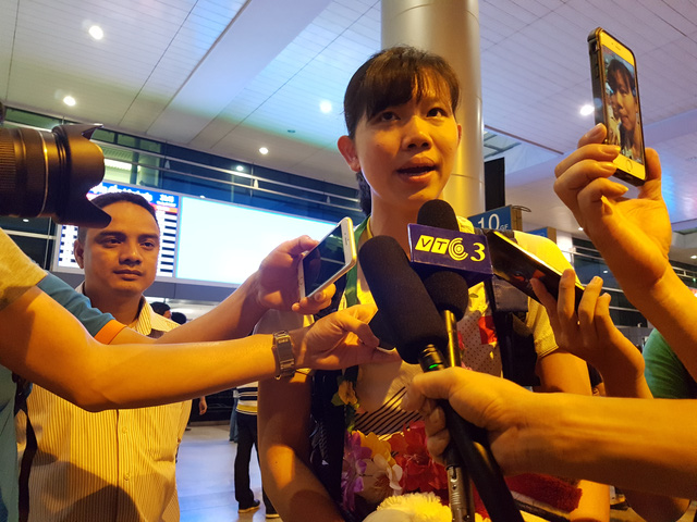 Trong vòng tay người hâm mộ, Ánh Viên tiếc nuối khi chỉ giành 8 HCV SEA Games 29