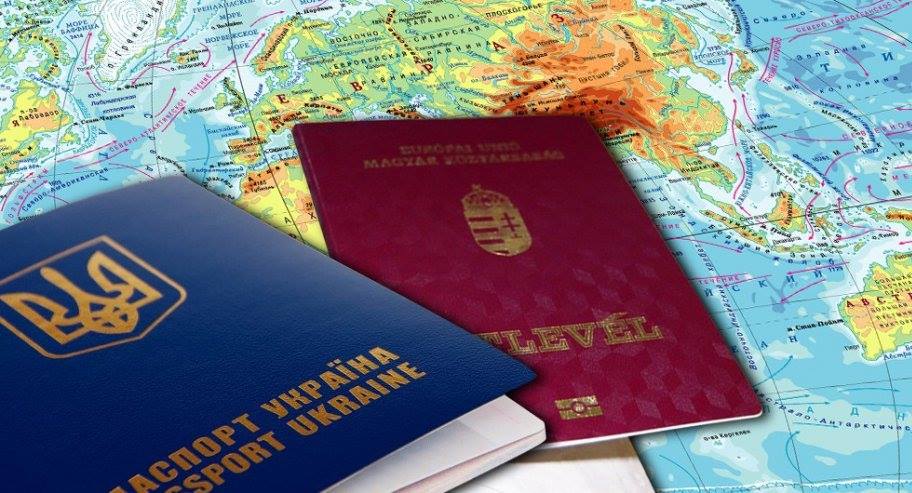 Năm 2017, Tổng thống Porosenko tước quốc tịch Ukraine của 28 người.
