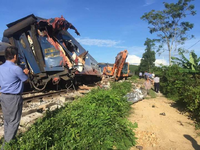 Vụ lật tàu tại Quảng Bình: Đường sắt thông tuyến sau gần 13 tiếng tê liệt