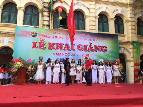 Cả nước tưng bừng khai giảng năm học mới 2017-2018