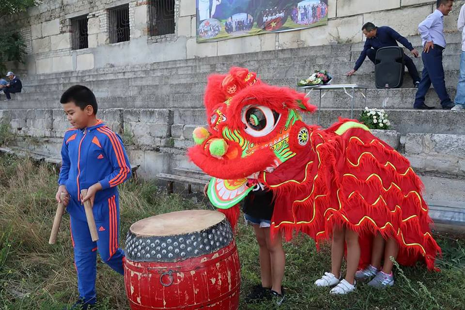 Phóng sự ảnh về buổi giao lưu bóng đá và trao giấy khen cho các cháu là con em Hội Hà Nam Ninh tỉnh Odessa